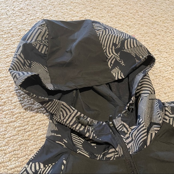 NIKE | Essential Flash Reflective Running Jacket | Size S | Black - Picture 4 of 7